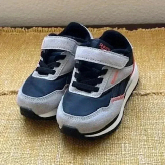 Reebok Slip On Velcro Strap Vegan Suede Sneakers Toddler Boys shoes  Sz 5 - Picture 1 of 8
